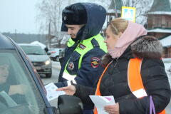 В дни каникул особое внимание сотрудников Госавтоинспекции Томской области – к правилам перевозки детей-пассажиров.